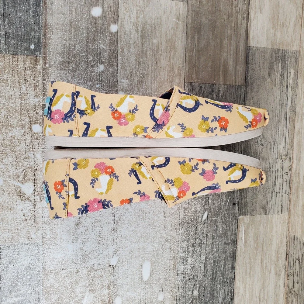 Toms Alpargata Shoes Womens Sz 7 Apricot Floral Horses Print Canvas Slip On